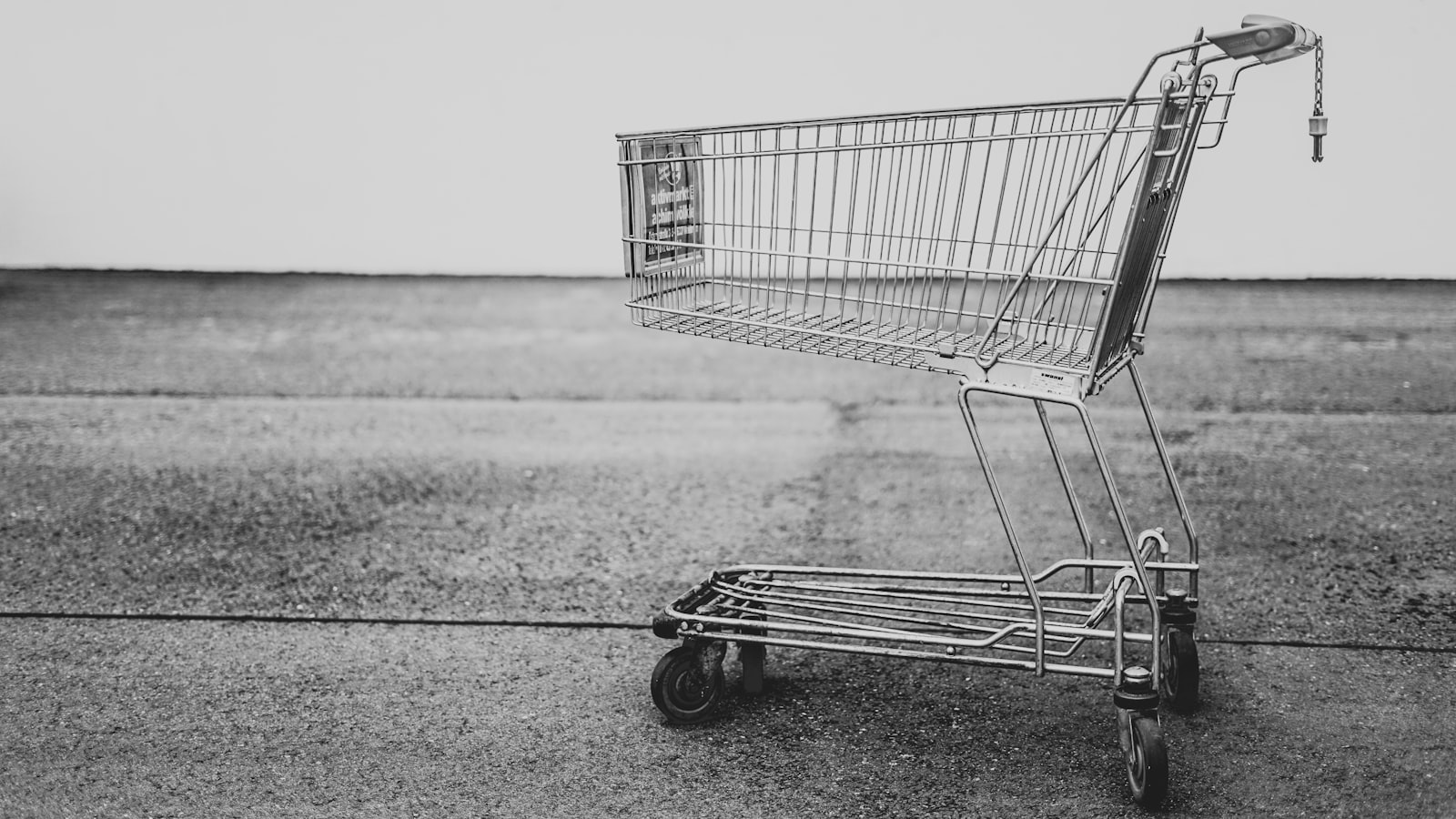 Online store losing sales challenge - empty shopping cart - Warsi Digital Finance