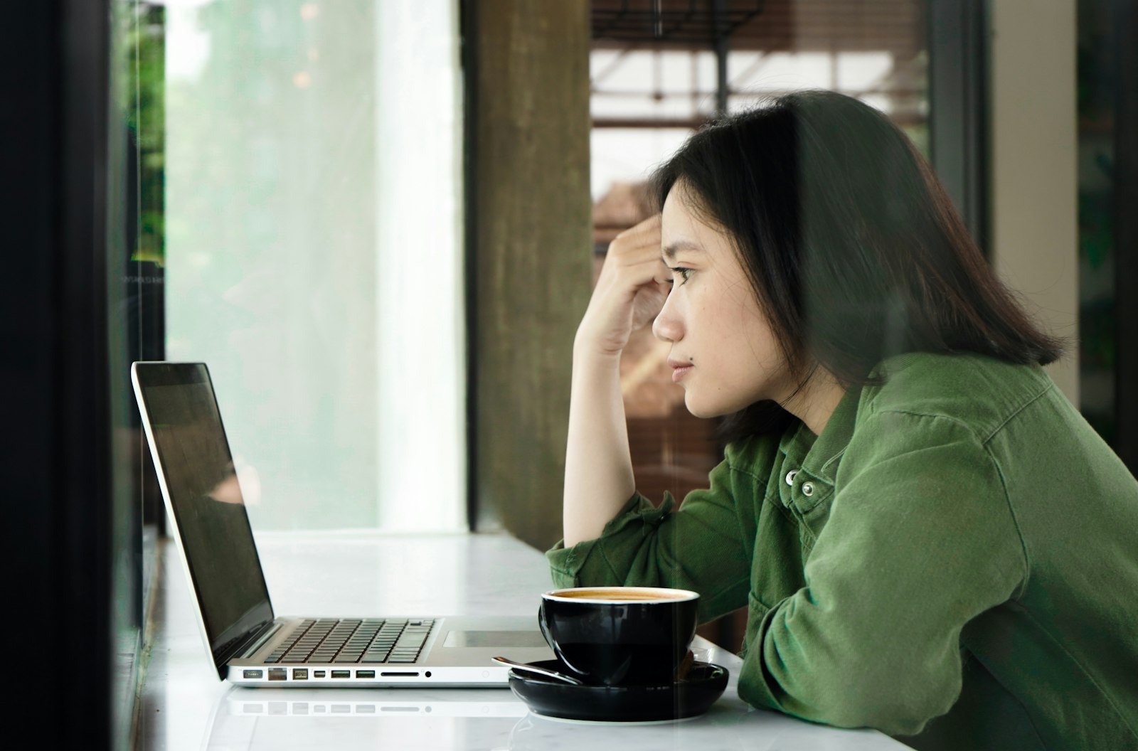 Business owner overwhelmed choosing financial software